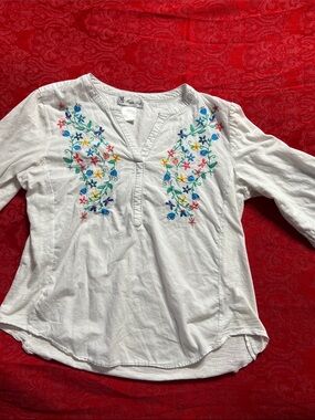 Maggie Sweet White Embroidered Floral Top Women’s Medium Boho Stretch Blouse